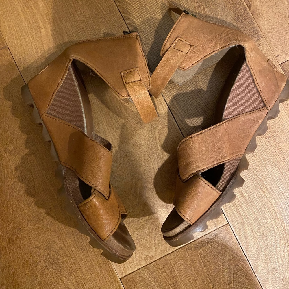 Sorel sandals 9.5